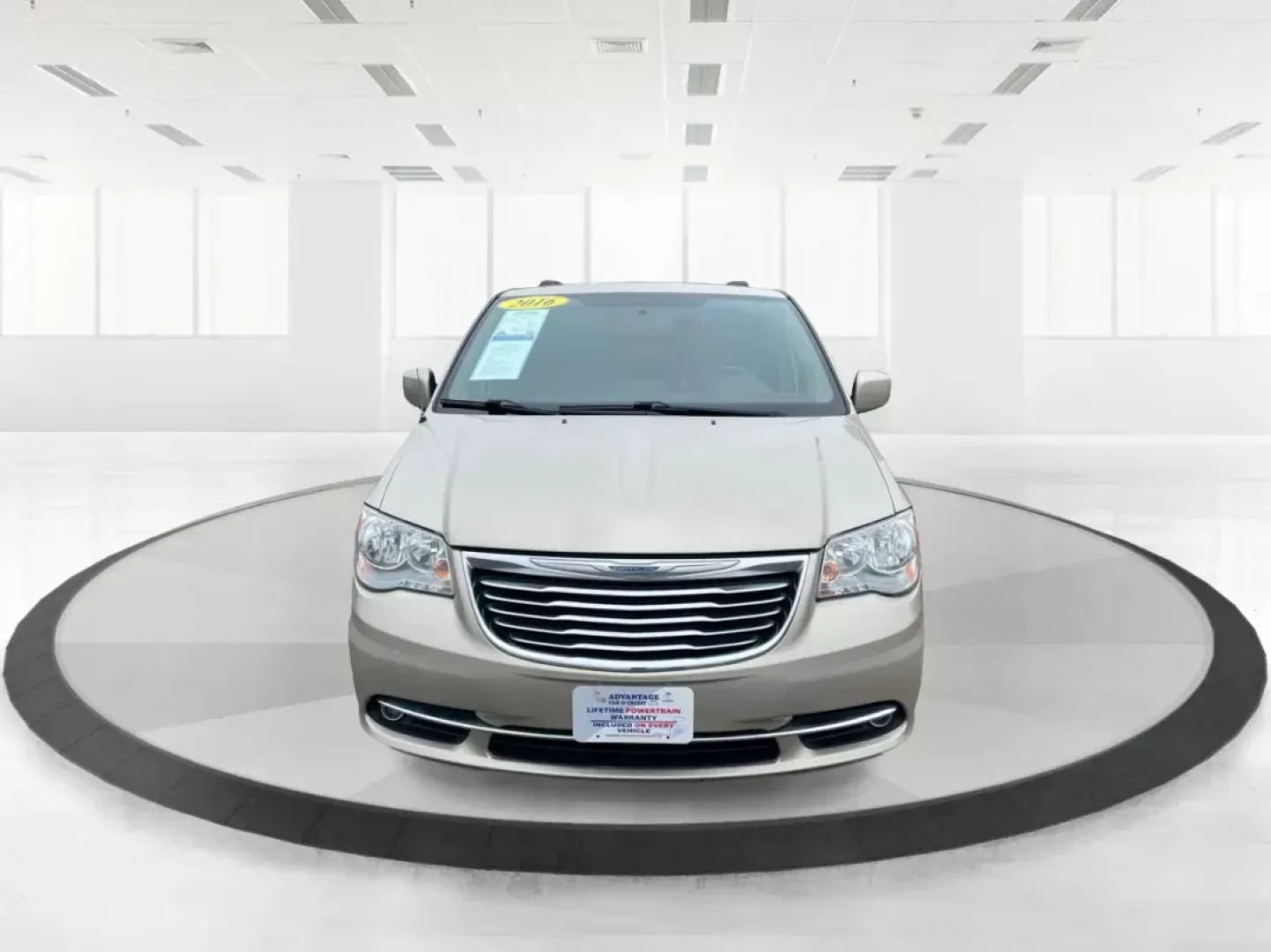 2016 Chrysler Town and Country Touring (2C4RC1BG8GR) with an Pentastar 3.6L V-6 DOHC engine, located at 1951 S Dayton Lakeview Rd., New Carlisle, OH, 45344, (937) 908-9800, 39.890999, -84.050255 - Photo#6