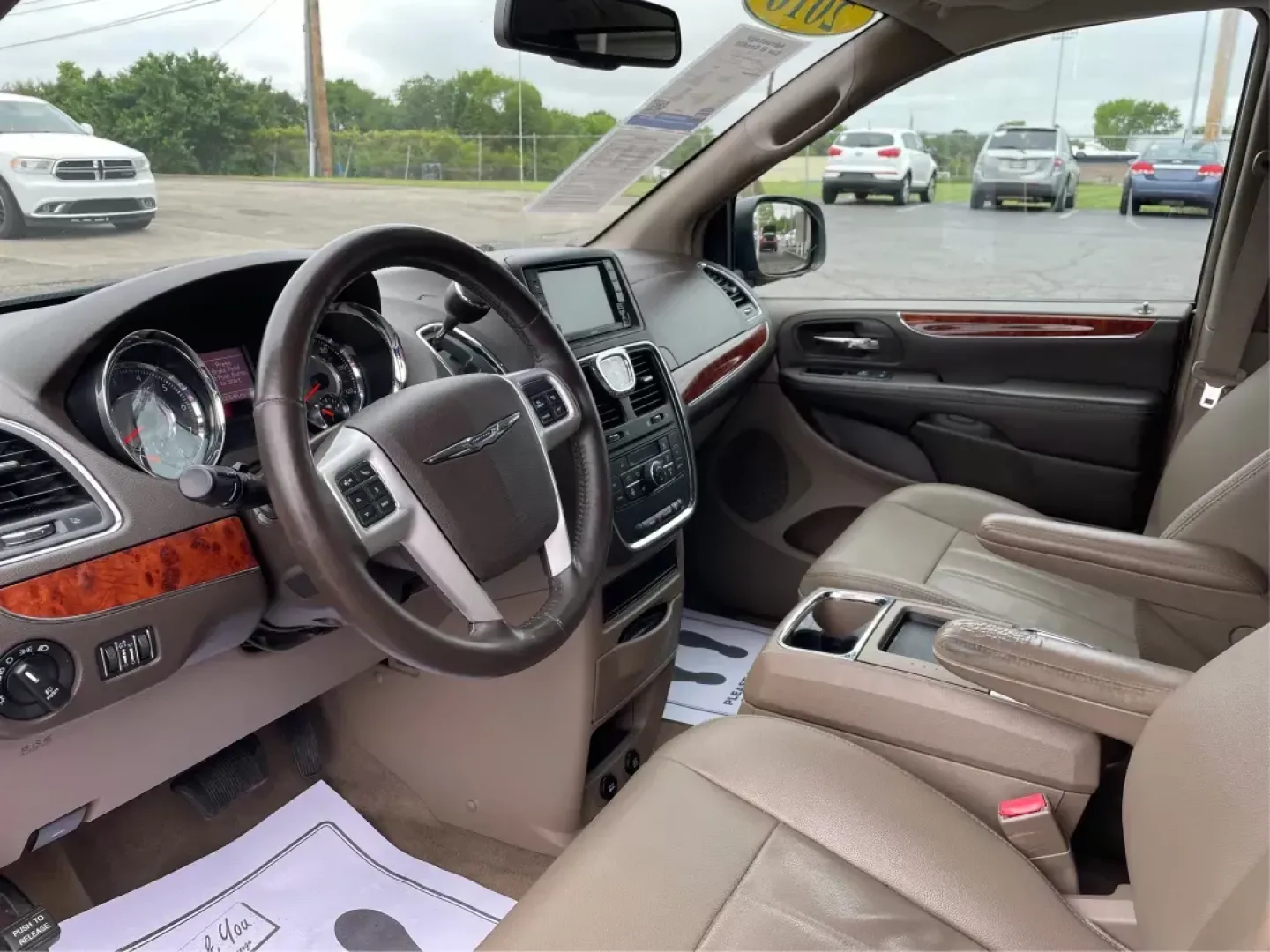 2016 Chrysler Town and Country Touring (2C4RC1BG8GR) with an Pentastar 3.6L V-6 DOHC engine, located at 1951 S Dayton Lakeview Rd., New Carlisle, OH, 45344, (937) 908-9800, 39.890999, -84.050255 - Photo#8