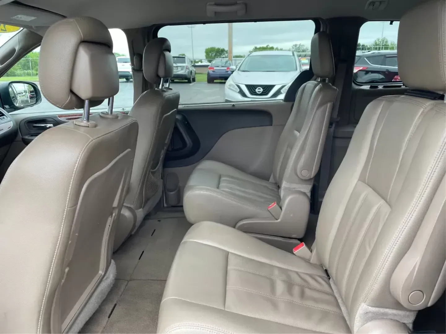2016 Chrysler Town and Country Touring (2C4RC1BG8GR) with an Pentastar 3.6L V-6 DOHC engine, located at 1951 S Dayton Lakeview Rd., New Carlisle, OH, 45344, (937) 908-9800, 39.890999, -84.050255 - Photo#9