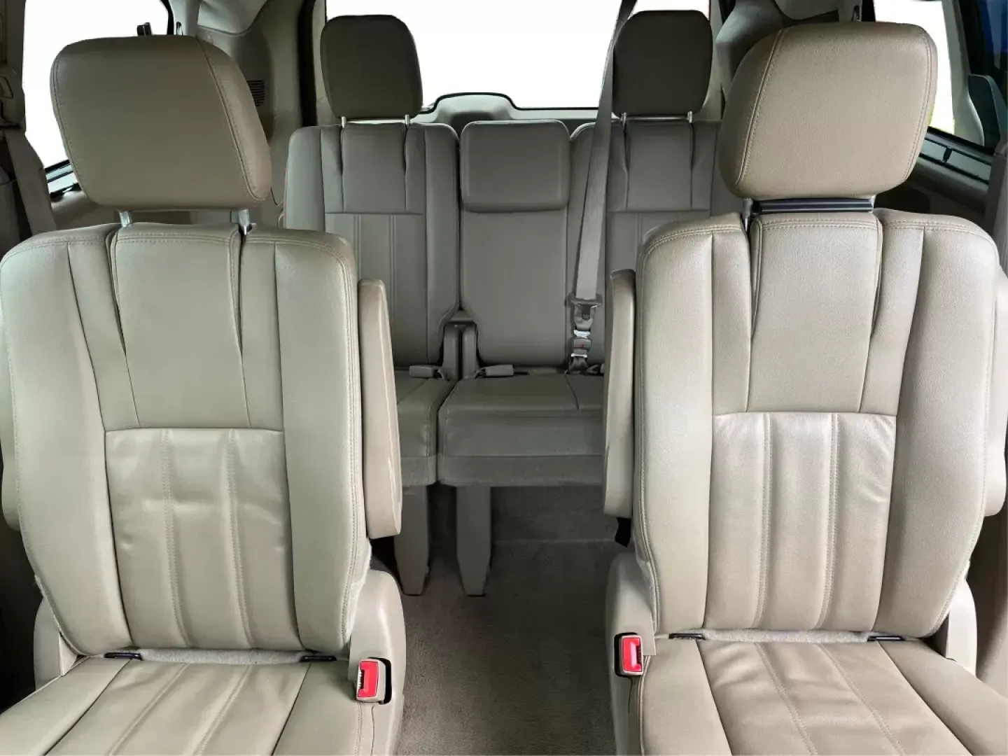 2016 Chrysler Town and Country Touring (2C4RC1BG8GR) with an Pentastar 3.6L V-6 DOHC engine, located at 1951 S Dayton Lakeview Rd., New Carlisle, OH, 45344, (937) 908-9800, 39.890999, -84.050255 - Photo#13