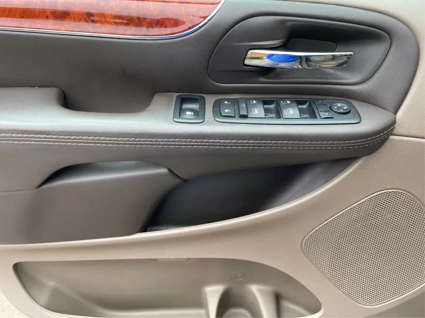 2016 Chrysler Town and Country Touring (2C4RC1BG8GR) with an Pentastar 3.6L V-6 DOHC engine, located at 1951 S Dayton Lakeview Rd., New Carlisle, OH, 45344, (937) 908-9800, 39.890999, -84.050255 - Photo#18