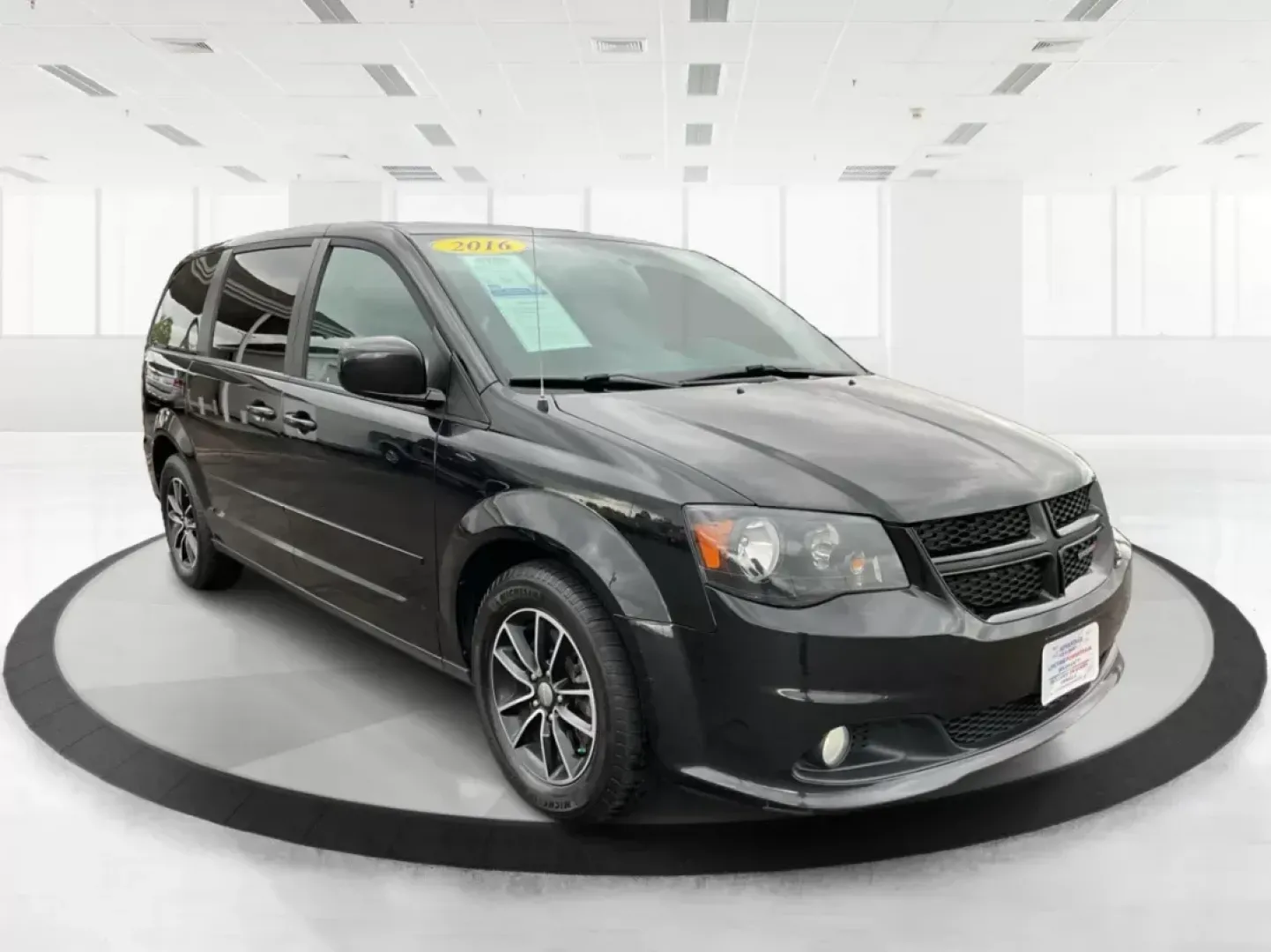 2016 Dodge Grand Caravan SXT (2C4RDGCG6GR) with an Pentastar 3.6L V-6 DOHC engine, located at 1951 S Dayton Lakeview Rd., New Carlisle, OH, 45344, (937) 908-9800, 39.890999, -84.050255 - Photo#0