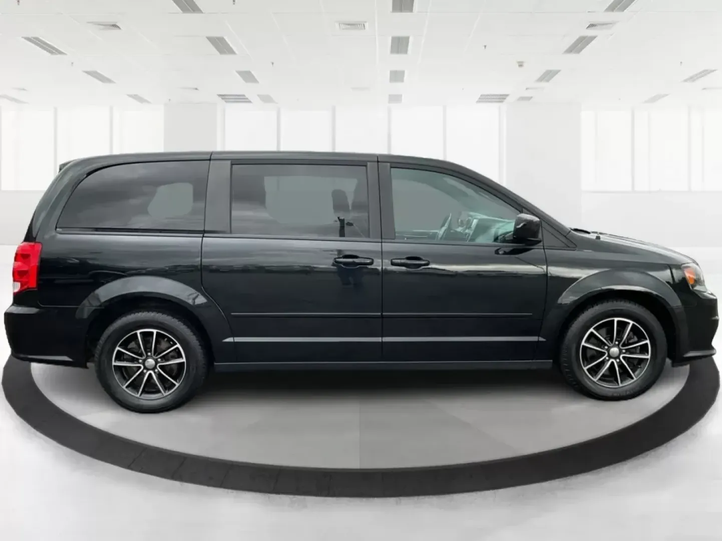 2016 Dodge Grand Caravan SXT (2C4RDGCG6GR) with an Pentastar 3.6L V-6 DOHC engine, located at 1951 S Dayton Lakeview Rd., New Carlisle, OH, 45344, (937) 908-9800, 39.890999, -84.050255 - Photo#1