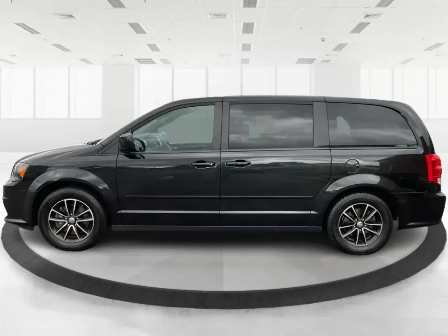 2016 Dodge Grand Caravan SXT (2C4RDGCG6GR) with an Pentastar 3.6L V-6 DOHC engine, located at 1951 S Dayton Lakeview Rd., New Carlisle, OH, 45344, (937) 908-9800, 39.890999, -84.050255 - Photo#5