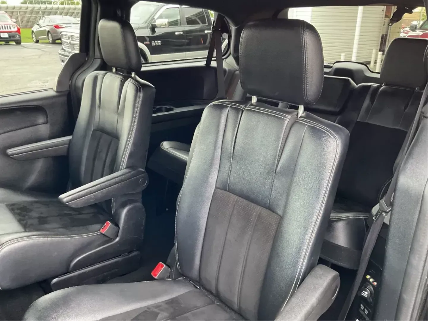 2016 Dodge Grand Caravan SXT (2C4RDGCG6GR) with an Pentastar 3.6L V-6 DOHC engine, located at 1951 S Dayton Lakeview Rd., New Carlisle, OH, 45344, (937) 908-9800, 39.890999, -84.050255 - Photo#9