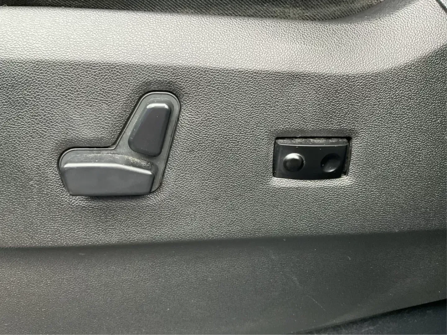 2016 Dodge Grand Caravan SXT (2C4RDGCG6GR) with an Pentastar 3.6L V-6 DOHC engine, located at 1951 S Dayton Lakeview Rd., New Carlisle, OH, 45344, (937) 908-9800, 39.890999, -84.050255 - Photo#17