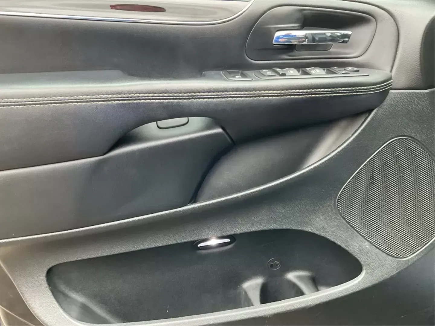 2016 Dodge Grand Caravan SXT (2C4RDGCG6GR) with an Pentastar 3.6L V-6 DOHC engine, located at 1951 S Dayton Lakeview Rd., New Carlisle, OH, 45344, (937) 908-9800, 39.890999, -84.050255 - Photo#18