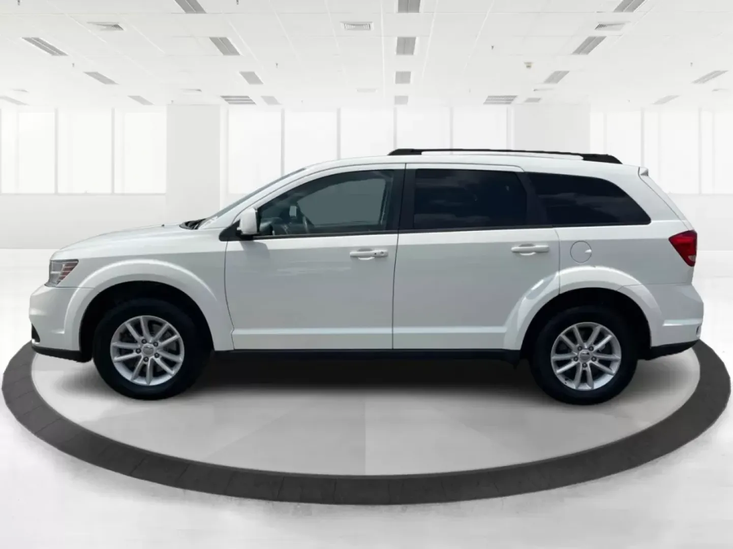 2016 Dodge Journey SXT (3C4PDDBG7GT) with an Pentastar 3.6L V-6 DOHC engine, located at 880 E. National Road, OH, 45377, (937) 908-9800, 39.891918, -84.183975 - **Discover Your Next Adventure with the 2016 Dodge Journey SXT at Advantage Car and Credit!**<br /> <br /> Are you ready to elevate your family outings or weekend adventures? The 2016 Dodge Journey SXT is the ideal SUV for those seeking space, functionality, and comfort without breaking the bank. Wi - Photo#5