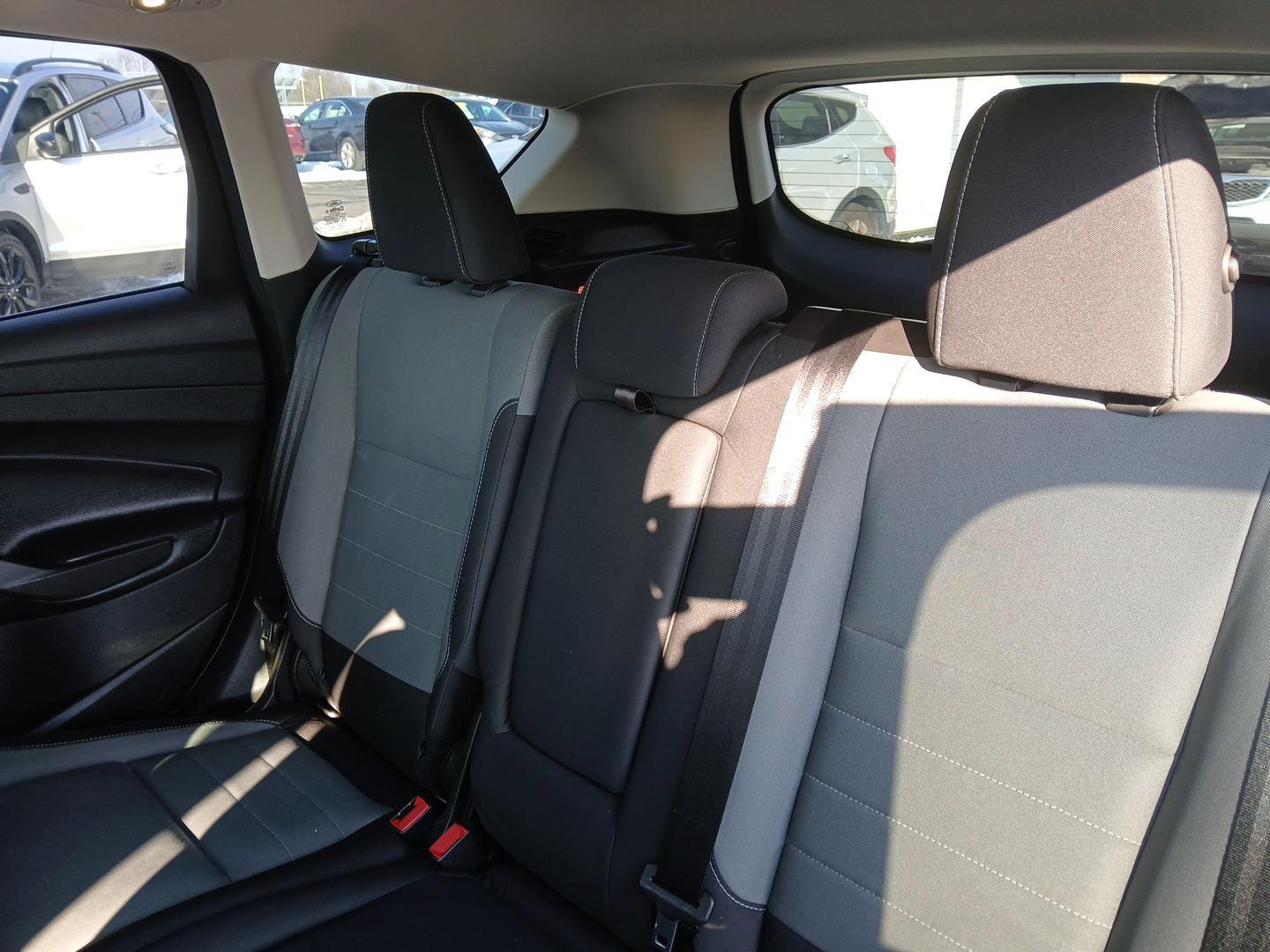 2016 Ford Escape SE 4WD (1FMCU9G91GU) with an 2.0L L4 DOHC 16V engine, 6-Speed Automatic transmission, located at 1184 Kauffman Ave, Fairborn, OH, 45324, (937) 908-9800, 39.807072, -84.031563 - Photo#9