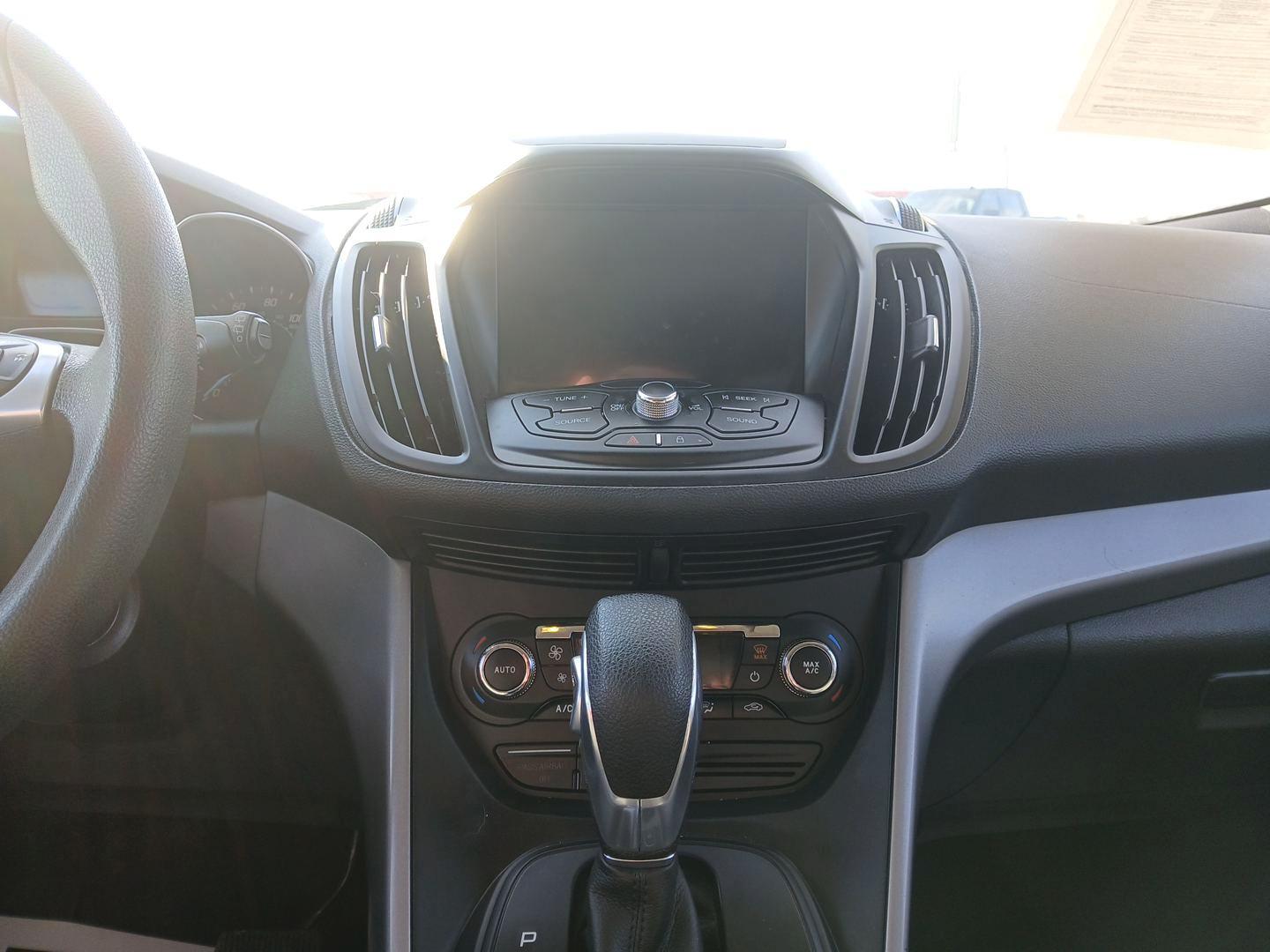 2016 Ford Escape SE 4WD (1FMCU9G91GU) with an 2.0L L4 DOHC 16V engine, 6-Speed Automatic transmission, located at 1184 Kauffman Ave, Fairborn, OH, 45324, (937) 908-9800, 39.807072, -84.031563 - Photo#12