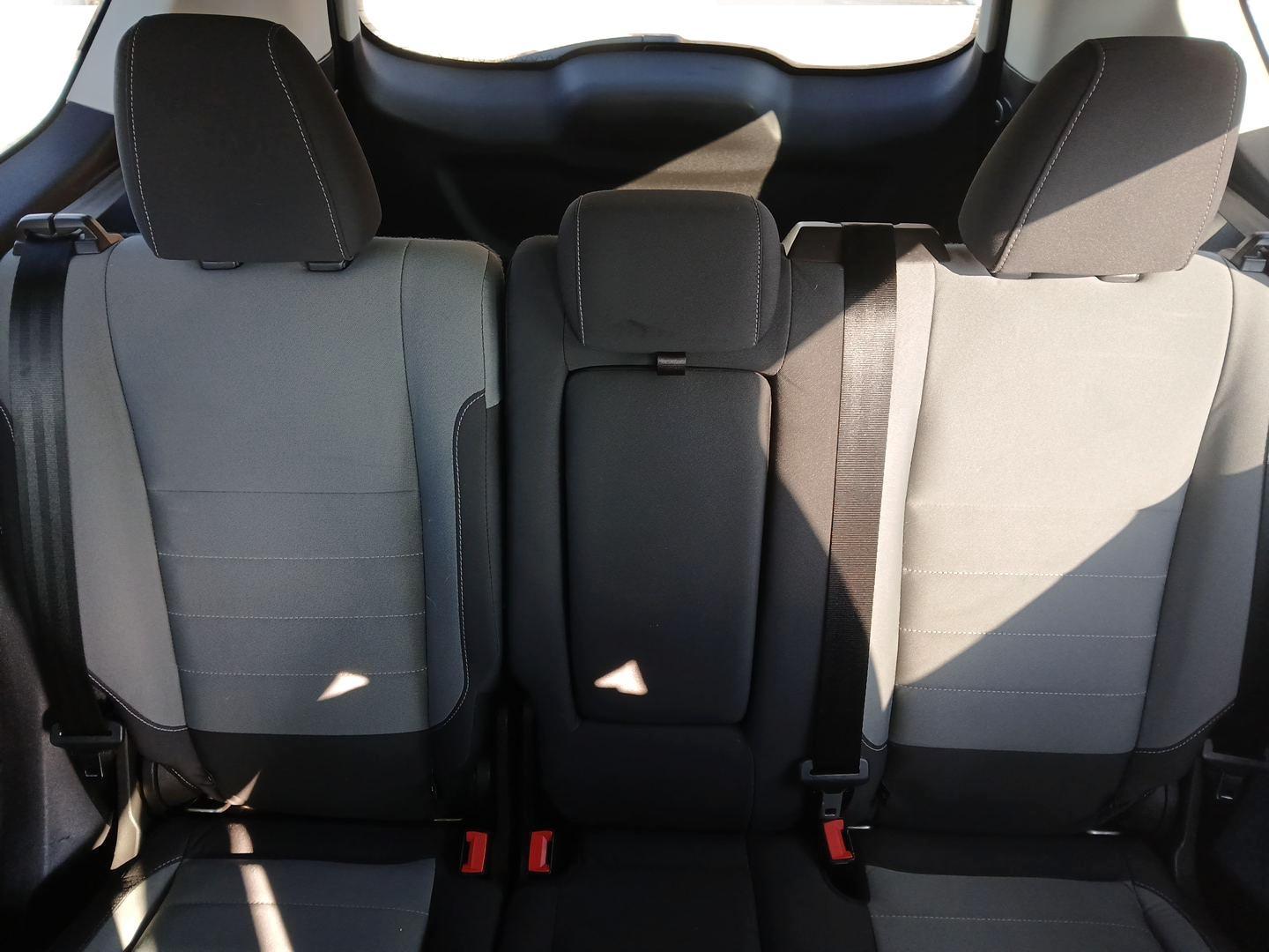 2016 Ford Escape SE 4WD (1FMCU9G91GU) with an 2.0L L4 DOHC 16V engine, 6-Speed Automatic transmission, located at 1184 Kauffman Ave, Fairborn, OH, 45324, (937) 908-9800, 39.807072, -84.031563 - Photo#13