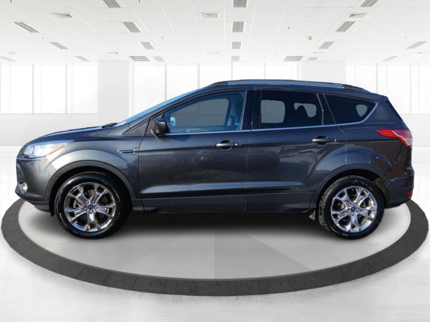 2016 Ford Escape SE 4WD (1FMCU9G91GU) with an 2.0L L4 DOHC 16V engine, 6-Speed Automatic transmission, located at 1184 Kauffman Ave, Fairborn, OH, 45324, (937) 908-9800, 39.807072, -84.031563 - Photo#5