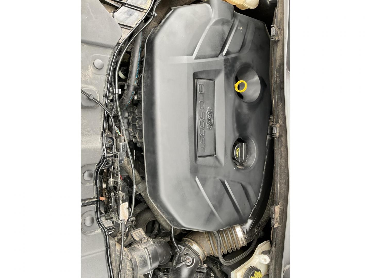 2016 Ford Escape SE (1FMCU9G96GU) with an EcoBoost 1.6L I-4 gasoline direct injection engine, located at 880 E. National Road, OH, 45377, (937) 908-9800, 39.891918, -84.183975 - Photo#9