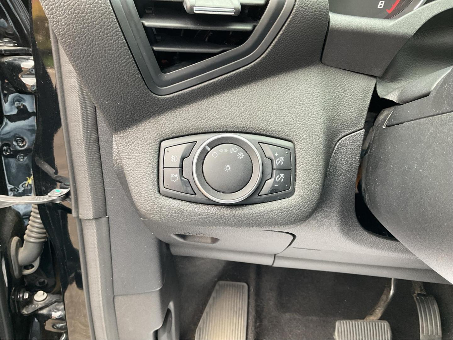2016 Ford Escape SE (1FMCU9G96GU) with an EcoBoost 1.6L I-4 gasoline direct injection engine, located at 880 E. National Road, OH, 45377, (937) 908-9800, 39.891918, -84.183975 - Photo#15