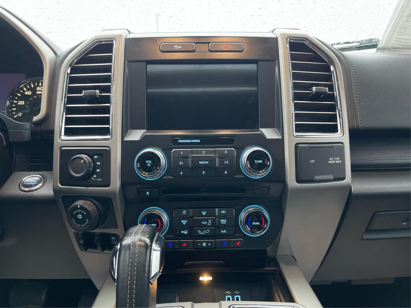 2016 Ford F-150 Lariat SuperCrew 5.5-ft. Bed 4WD (1FTFW1EG3GF) with an 3.5 V6 engine, 6-Speed Automatic transmission, located at 4508 South Dixie Dr, Moraine, OH, 45439, (937) 908-9800, 39.807072, -84.031563 - Photo#12