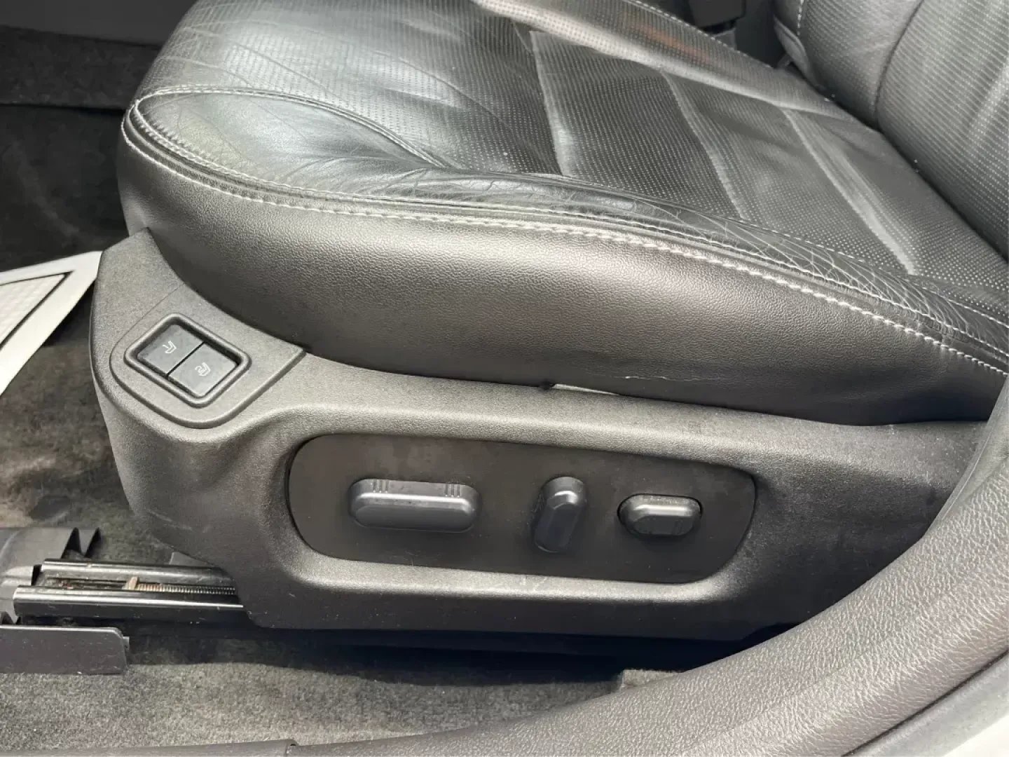 2016 Ford Taurus Limited (1FAHP2F82GG) with an EcoBoost 2L I-4 gasoline direct injection engine, located at 8750 N County Rd 25A, Piqua, OH, 45356, (937) 908-9800, 40.164391, -84.232513 - Photo#16