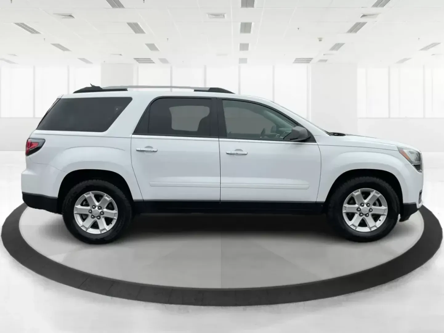2016 GMC Acadia SLE-2 (1GKKRPKD7GJ) with an 3.6L V-6 gasoline direct injection engine, located at 8750 N County Rd 25A, Piqua, OH, 45356, (937) 908-9800, 40.164391, -84.232513 - Photo#1