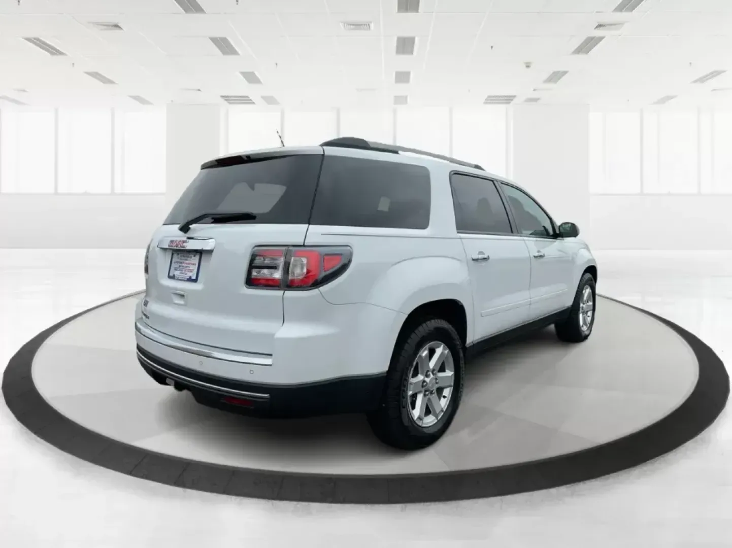 2016 GMC Acadia SLE-2 (1GKKRPKD7GJ) with an 3.6L V-6 gasoline direct injection engine, located at 8750 N County Rd 25A, Piqua, OH, 45356, (937) 908-9800, 40.164391, -84.232513 - Photo#2