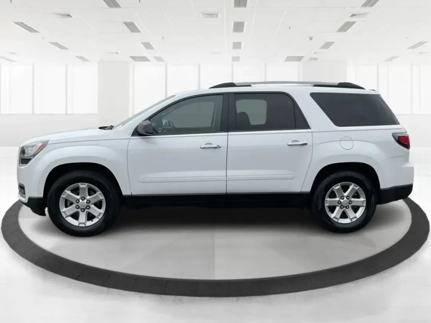 2016 GMC Acadia SLE-2 (1GKKRPKD7GJ) with an 3.6L V-6 gasoline direct injection engine, located at 8750 N County Rd 25A, Piqua, OH, 45356, (937) 908-9800, 40.164391, -84.232513 - Photo#5