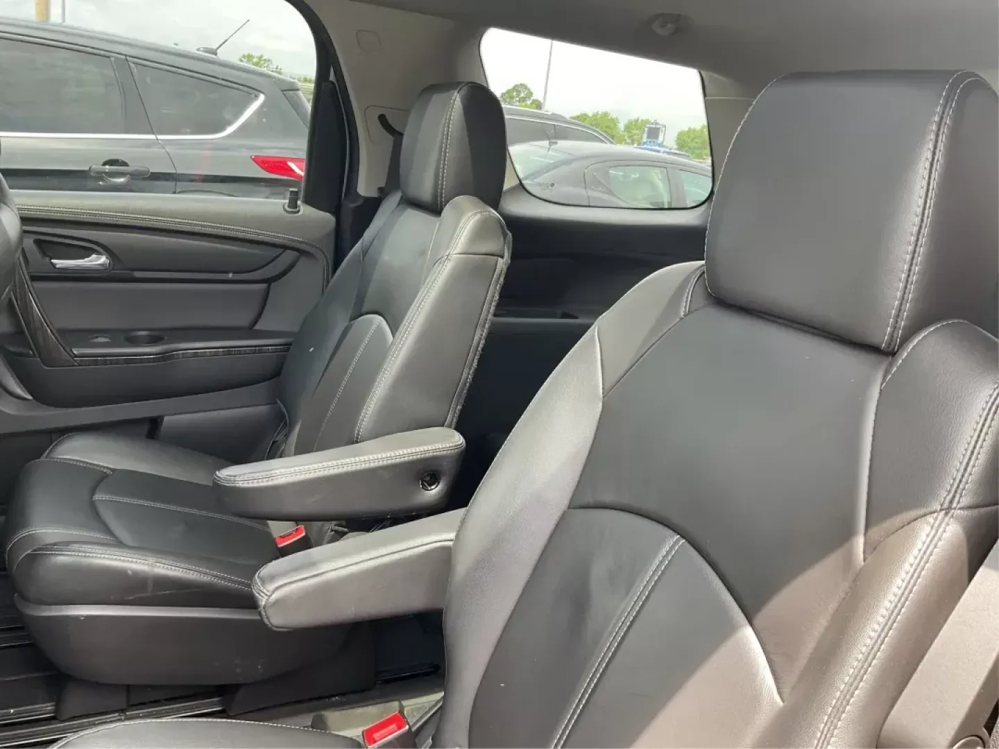 2016 GMC Acadia SLT-1 (1GKKVRKD0GJ) with an 3.6L V-6 gasoline direct injection engine, located at 1951 S Dayton Lakeview Rd., New Carlisle, OH, 45344, (937) 908-9800, 39.890999, -84.050255 - Photo#9