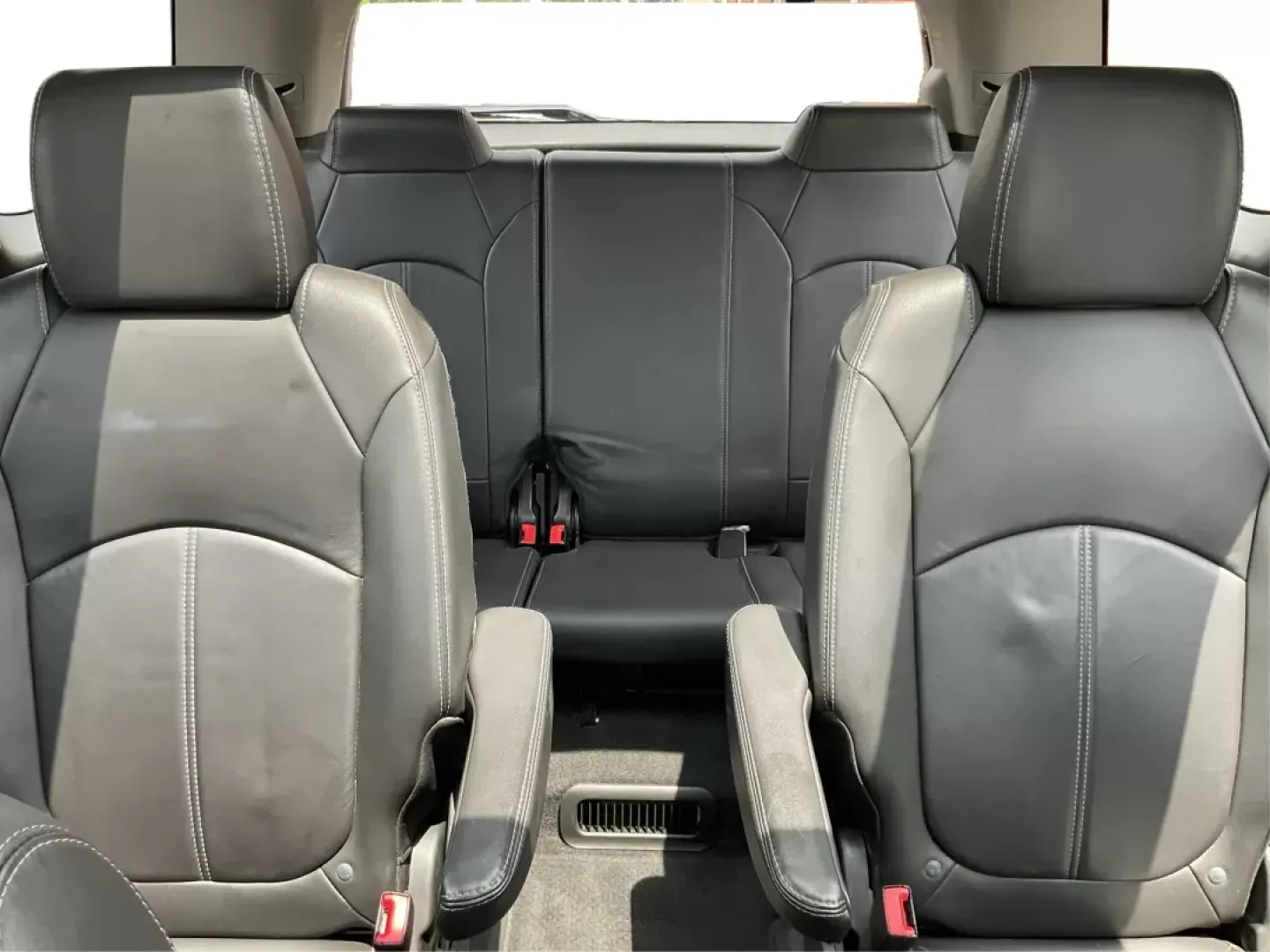 2016 GMC Acadia SLT-1 (1GKKVRKD0GJ) with an 3.6L V-6 gasoline direct injection engine, located at 1951 S Dayton Lakeview Rd., New Carlisle, OH, 45344, (937) 908-9800, 39.890999, -84.050255 - Photo#13