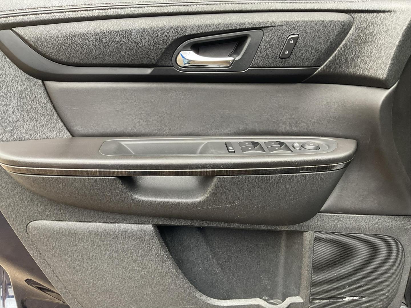 2016 GMC Acadia SLT (1GKKVRKD0GJ) with an 3.6L V-6 gasoline direct injection engine, located at 8750 N County Rd 25A, Piqua, OH, 45356, (937) 908-9800, 40.164391, -84.232513 - Photo#18