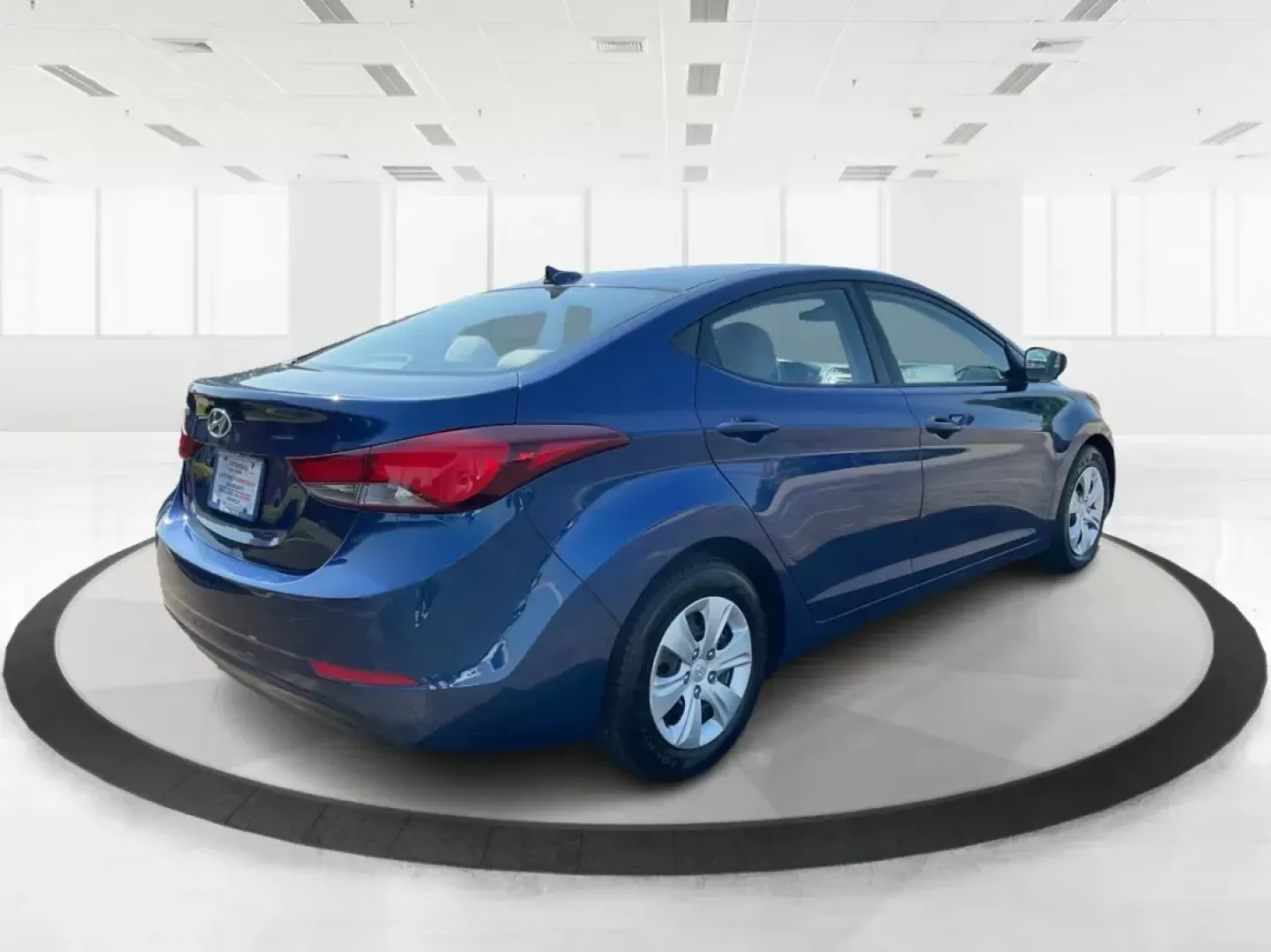 2016 Hyundai Elantra SE (5NPDH4AE5GH) with an Nu 1.8L I-4 DOHC engine, located at 1230 East Main St, Xenia, OH, 45385, (937) 908-9800, 39.688042, -83.910538 - Photo#2