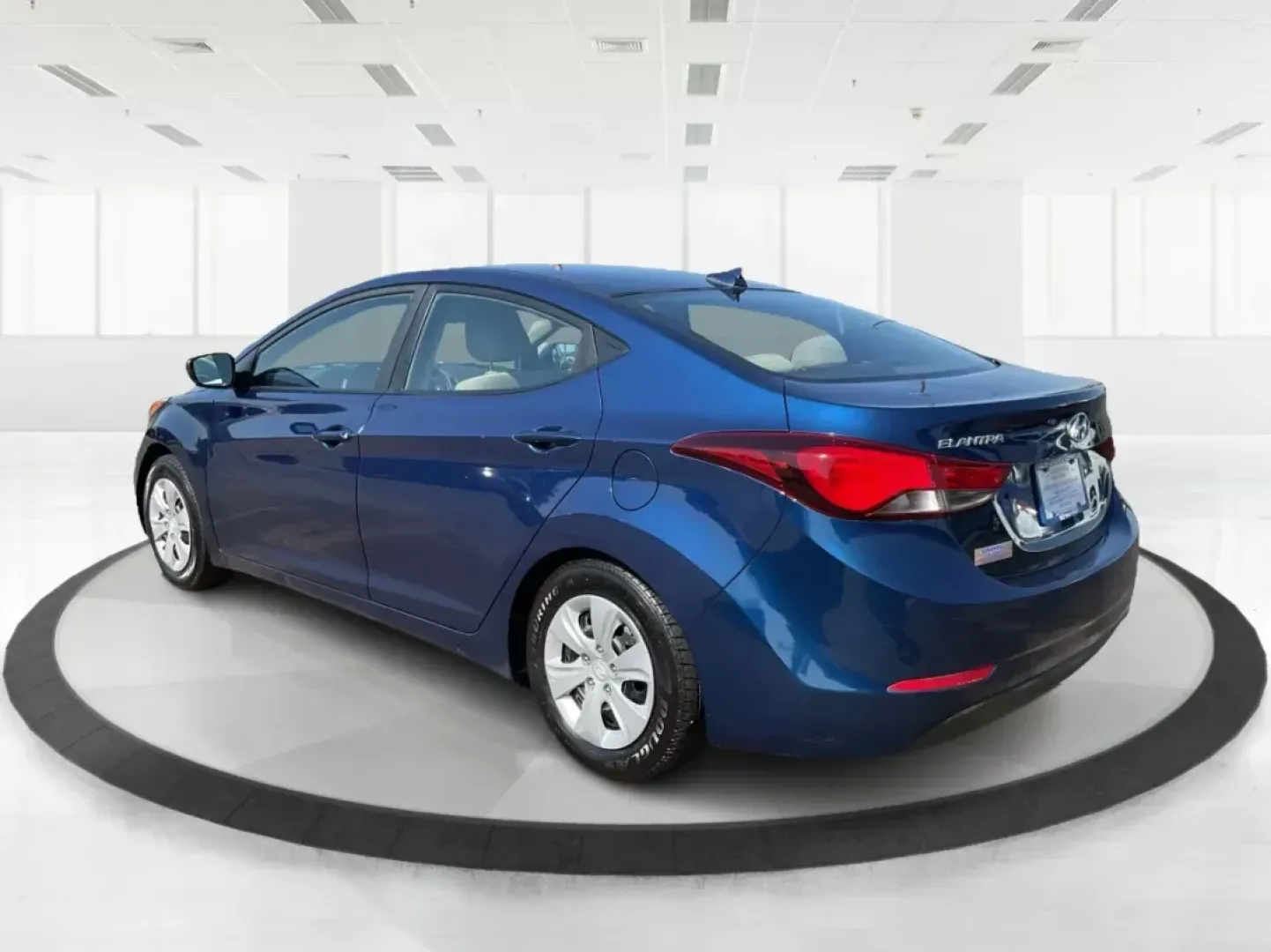 2016 Hyundai Elantra SE (5NPDH4AE5GH) with an Nu 1.8L I-4 DOHC engine, located at 1230 East Main St, Xenia, OH, 45385, (937) 908-9800, 39.688042, -83.910538 - Photo#4