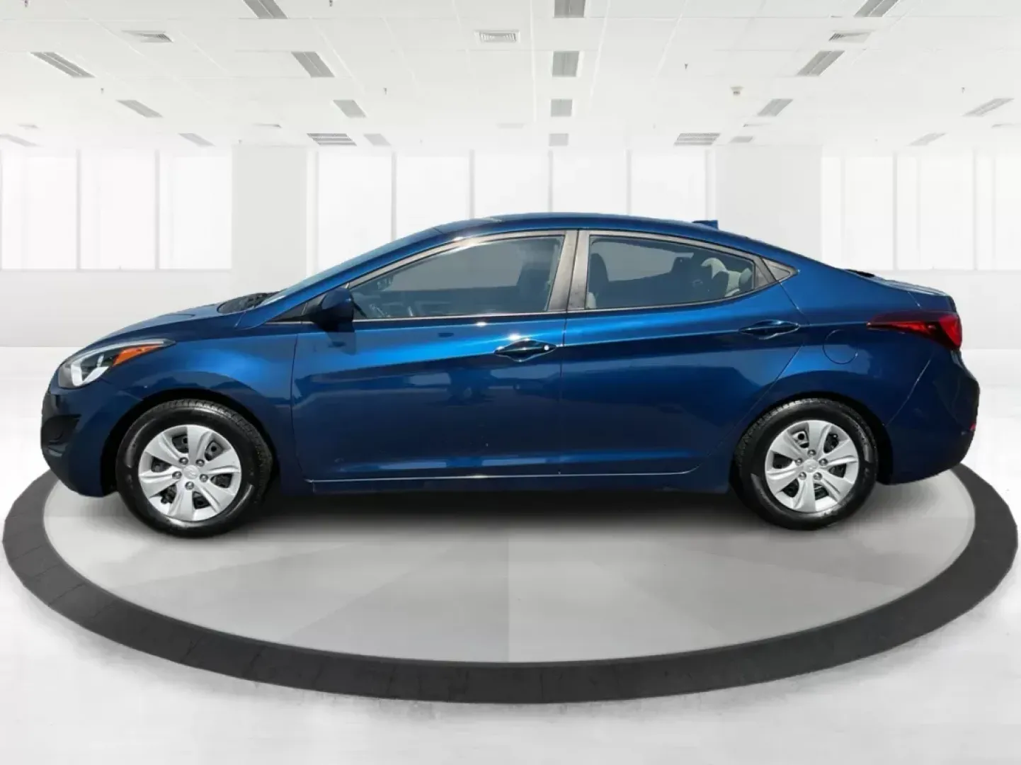 2016 Hyundai Elantra SE (5NPDH4AE5GH) with an Nu 1.8L I-4 DOHC engine, located at 1230 East Main St, Xenia, OH, 45385, (937) 908-9800, 39.688042, -83.910538 - Photo#5