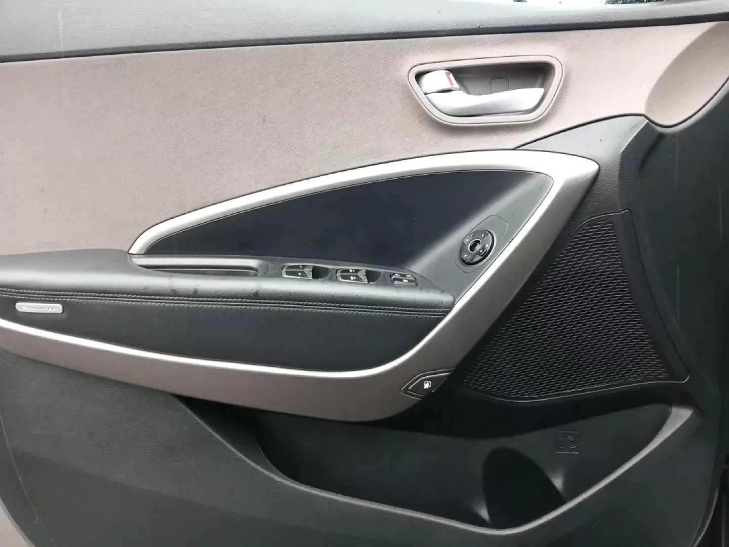 2016 Hyundai Santa Fe Sport 2.4 AWD (5XYZUDLB9GG) with an 2.4L L4 DOHC 16V engine, 6-Speed Automatic transmission, located at 1230 East Main St, Xenia, OH, 45385, (937) 908-9800, 39.688042, -83.910538 - **Discover Your Next Adventure with the 2016 Hyundai Santa Fe Sport 2.4 AWD at Advantage Car and Credit!**<br /> <br /> Are you ready to elevate your family outings or weekend getaways? The 2016 Hyundai Santa Fe Sport 2.4 AWD is the perfect companion for anyone seeking comfort, safety, and versatili - Photo#19