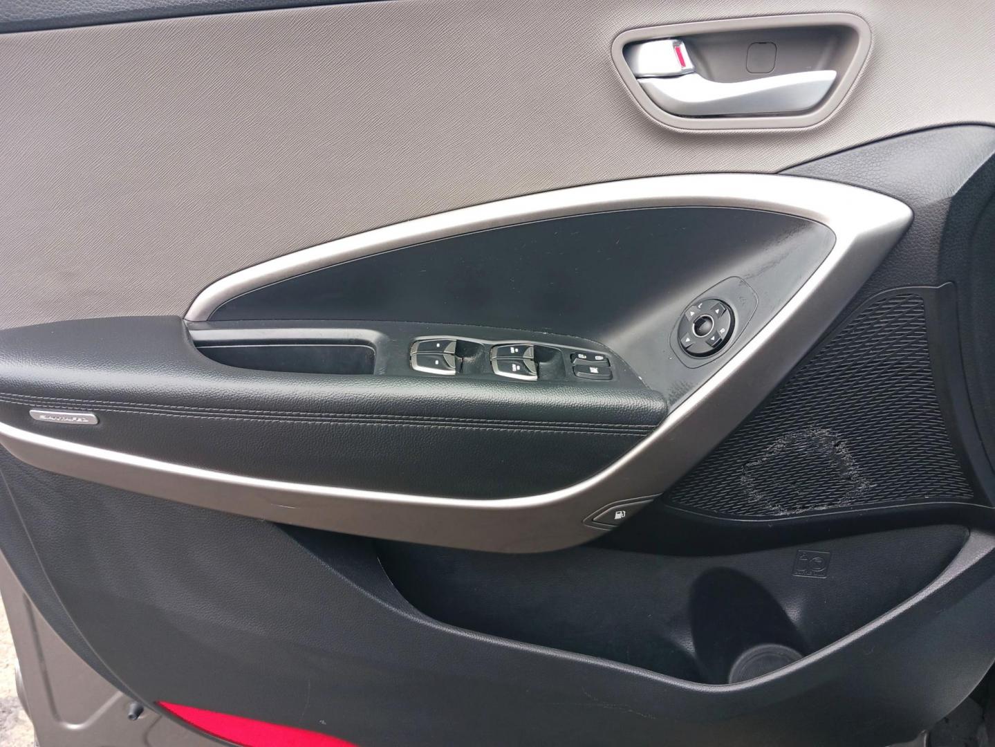 2016 Hyundai Santa Fe Sport 2.4 FWD (5XYZT3LB2GG) with an 2.4L L4 DOHC 16V engine, 6-Speed Automatic transmission, located at 1184 Kauffman Ave, Fairborn, OH, 45324, (937) 908-9800, 39.807072, -84.031563 - Photo#17