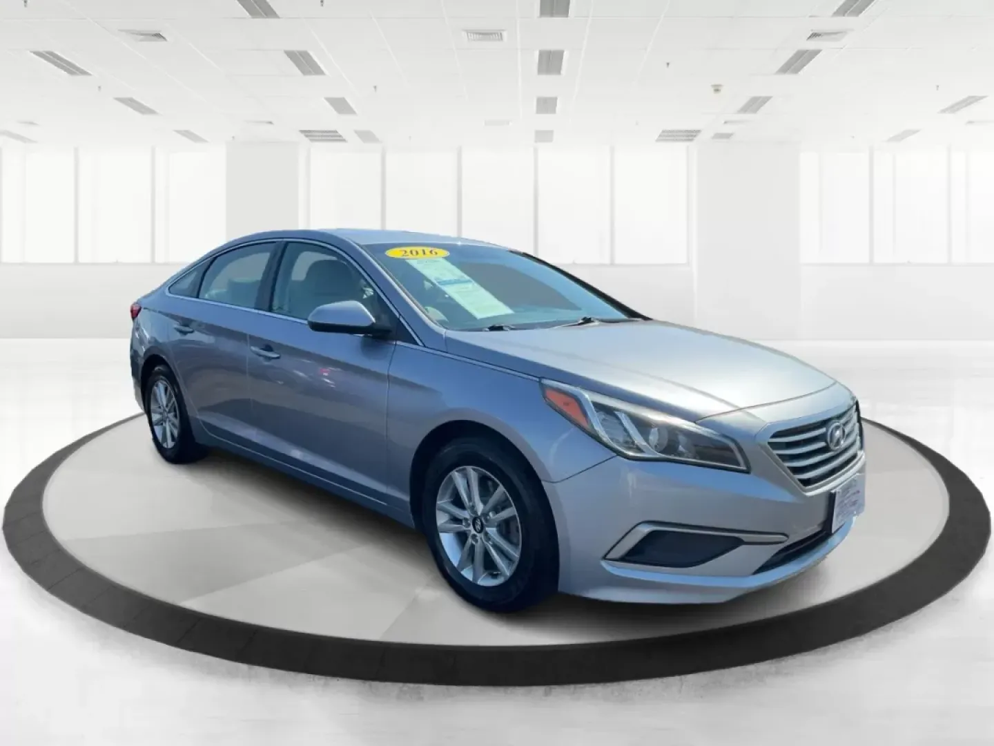 2016 Hyundai Sonata SE (5NPE24AF8GH) with an 2.4L I-4 gasoline direct injection engine, located at 1184 Kauffman Ave, Fairborn, OH, 45324, (937) 908-9800, 39.807072, -84.031563 - Photo#0
