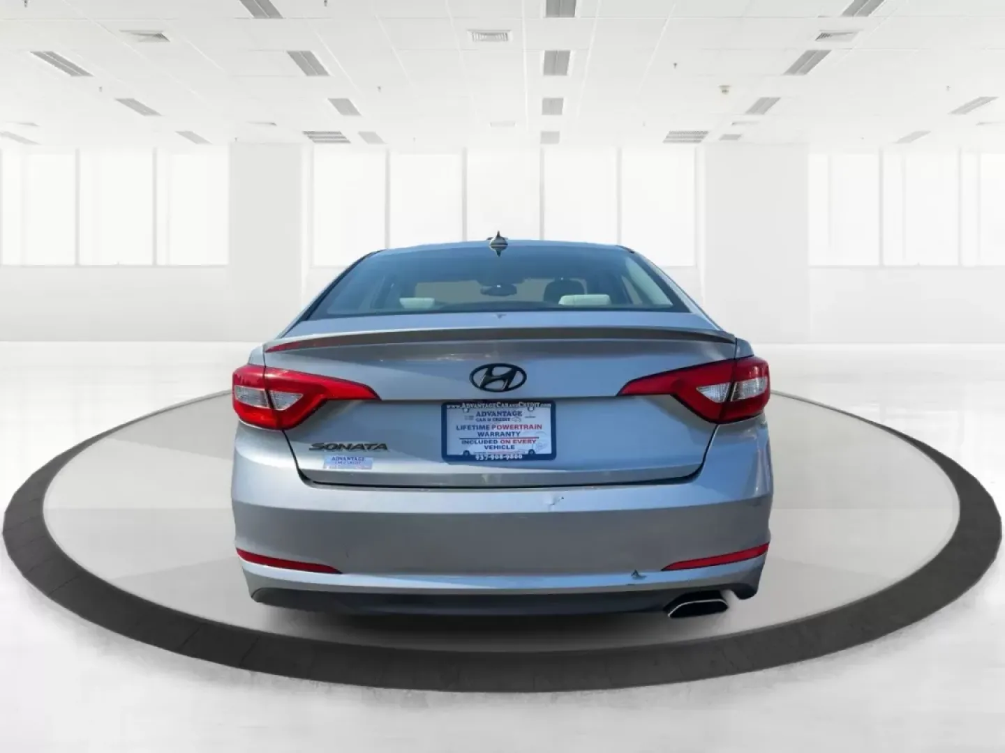 2016 Hyundai Sonata SE (5NPE24AF8GH) with an 2.4L I-4 gasoline direct injection engine, located at 1184 Kauffman Ave, Fairborn, OH, 45324, (937) 908-9800, 39.807072, -84.031563 - Photo#3