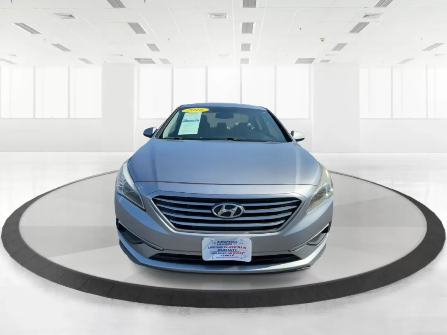 2016 Hyundai Sonata SE (5NPE24AF8GH) with an 2.4L I-4 gasoline direct injection engine, located at 1184 Kauffman Ave, Fairborn, OH, 45324, (937) 908-9800, 39.807072, -84.031563 - Photo#6