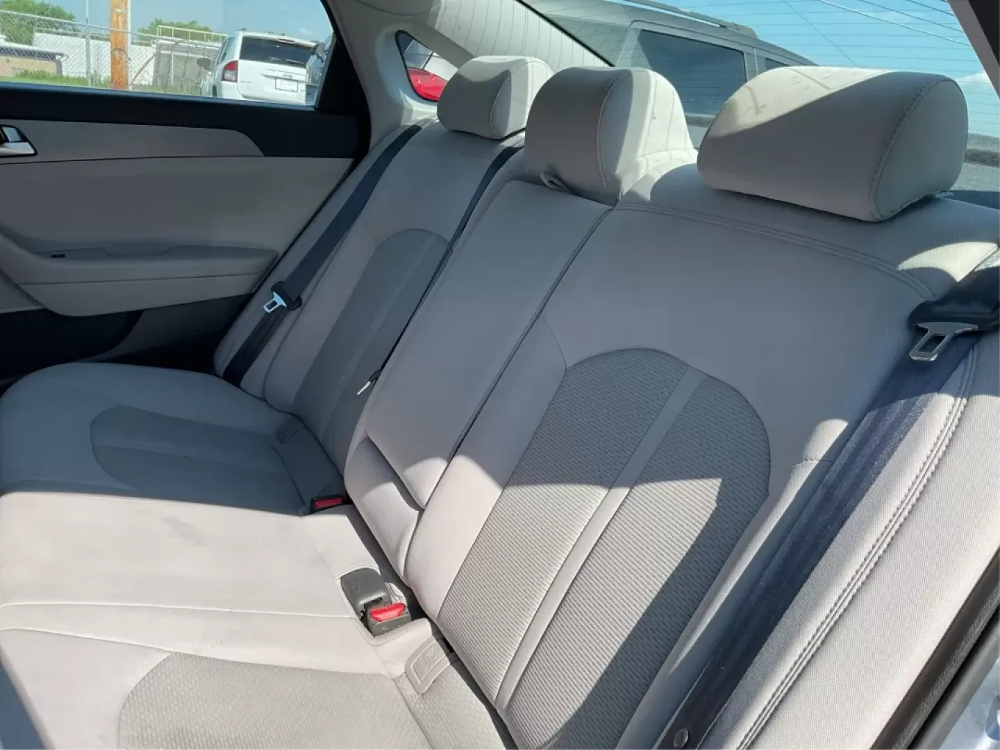 2016 Hyundai Sonata SE (5NPE24AF8GH) with an 2.4L I-4 gasoline direct injection engine, located at 1184 Kauffman Ave, Fairborn, OH, 45324, (937) 908-9800, 39.807072, -84.031563 - Photo#9