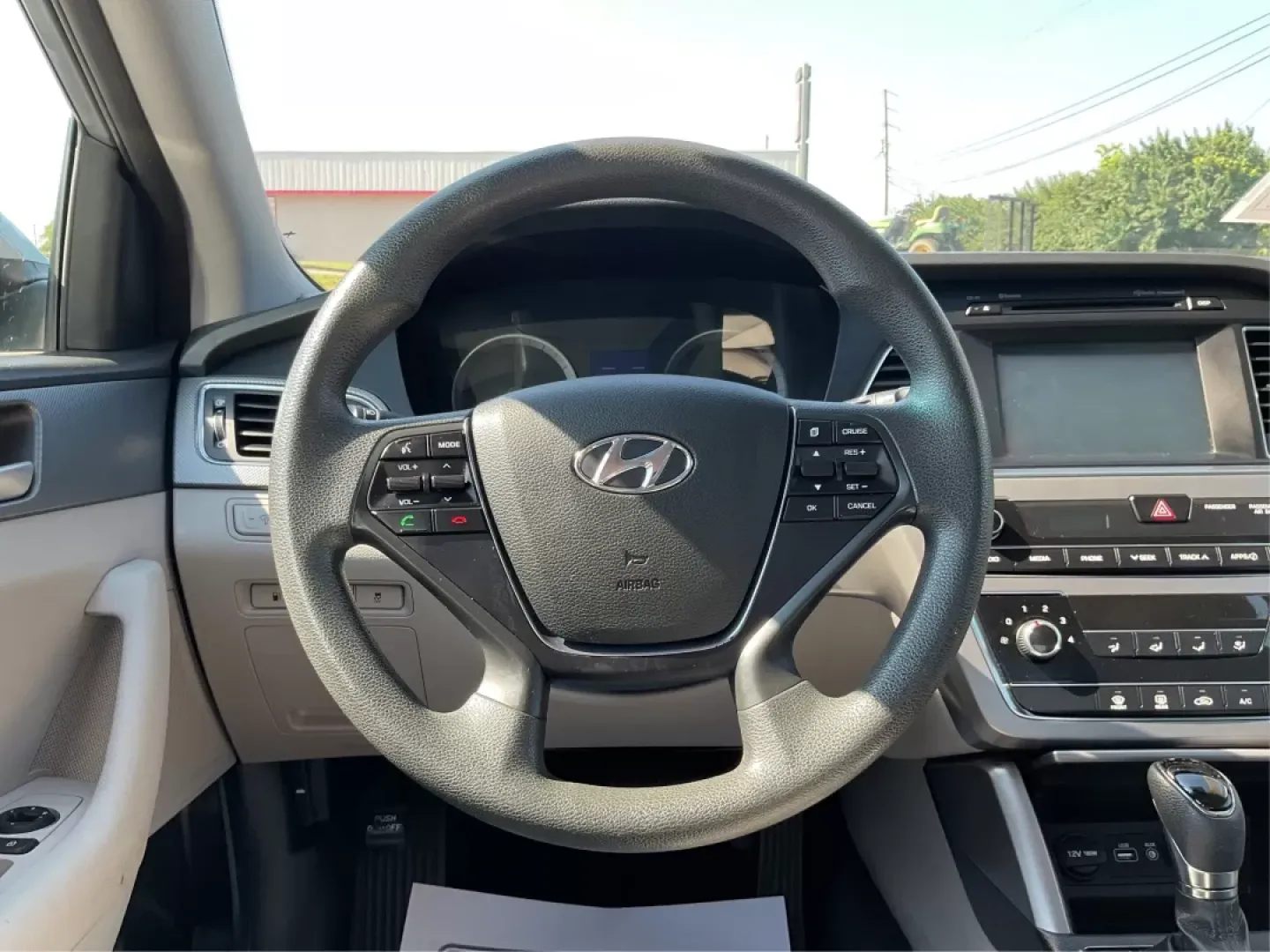 2016 Hyundai Sonata SE (5NPE24AF8GH) with an 2.4L I-4 gasoline direct injection engine, located at 1184 Kauffman Ave, Fairborn, OH, 45324, (937) 908-9800, 39.807072, -84.031563 - Photo#15