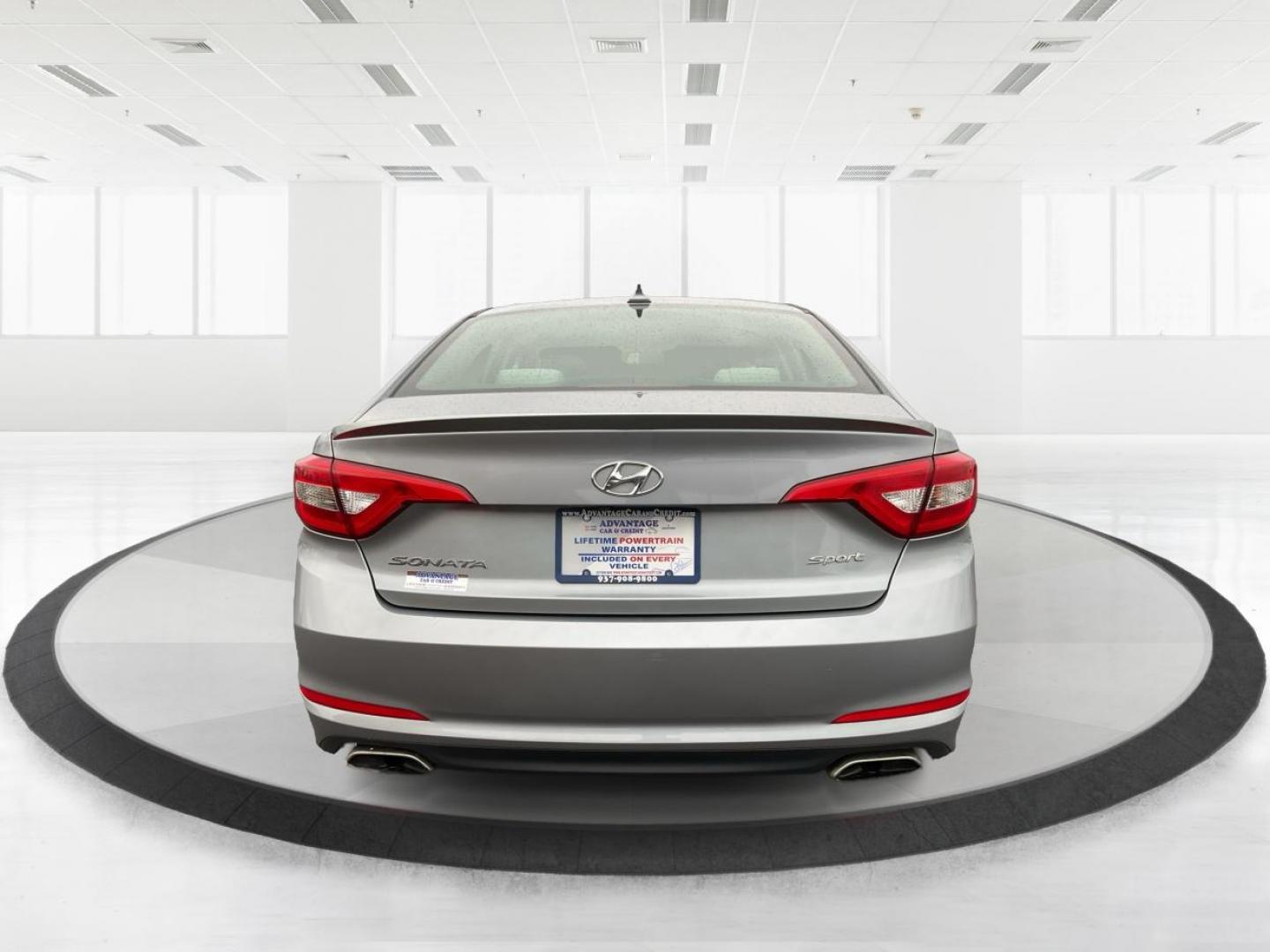 2016 Hyundai Sonata Sport (5NPE34AF1GH) with an 2.4L I-4 gasoline direct injection engine, located at 1184 Kauffman Ave, Fairborn, OH, 45324, (937) 908-9800, 39.807072, -84.031563 - Photo#3