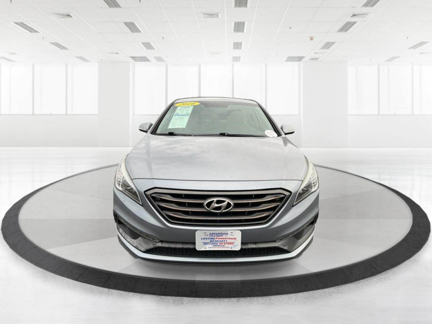 2016 Hyundai Sonata Sport (5NPE34AF1GH) with an 2.4L I-4 gasoline direct injection engine, located at 1184 Kauffman Ave, Fairborn, OH, 45324, (937) 908-9800, 39.807072, -84.031563 - Photo#6