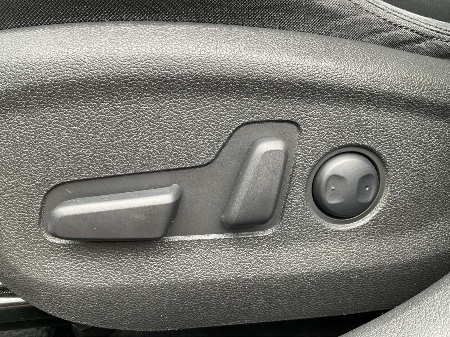 2016 Hyundai Tucson SE (KM8J33A41GU) with an Other engine, located at 1230 East Main St, Xenia, OH, 45385, (937) 908-9800, 39.688042, -83.910538 - Photo#16