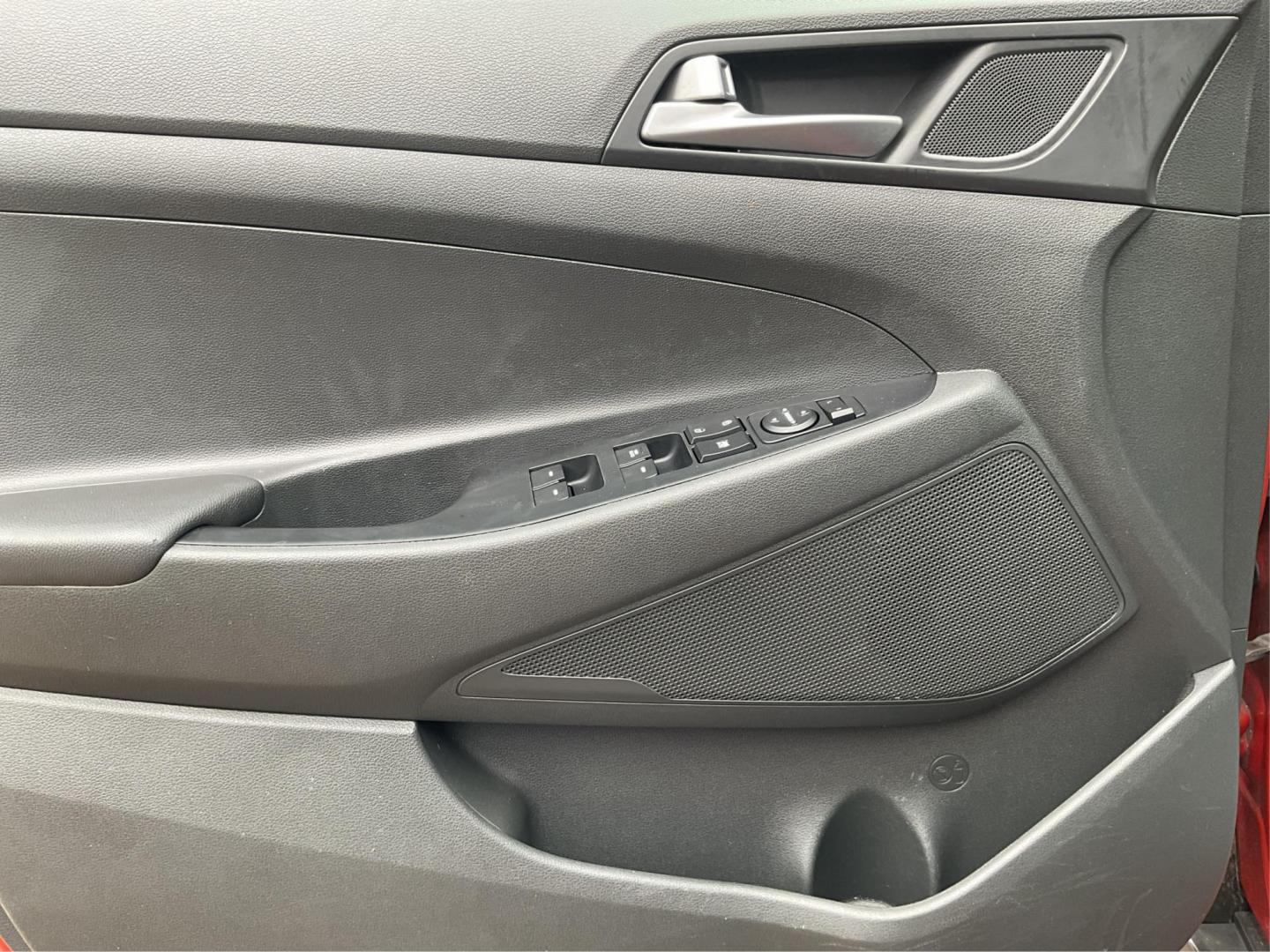 2016 Hyundai Tucson SE (KM8J33A41GU) with an Other engine, located at 1230 East Main St, Xenia, OH, 45385, (937) 908-9800, 39.688042, -83.910538 - Photo#17