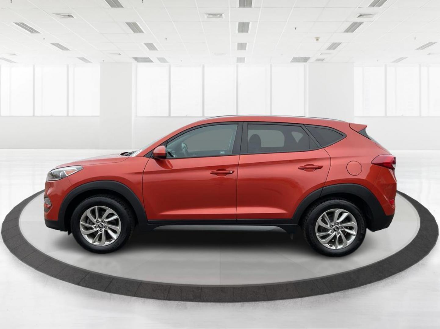 2016 Hyundai Tucson SE (KM8J33A41GU) with an Other engine, located at 1230 East Main St, Xenia, OH, 45385, (937) 908-9800, 39.688042, -83.910538 - Photo#4
