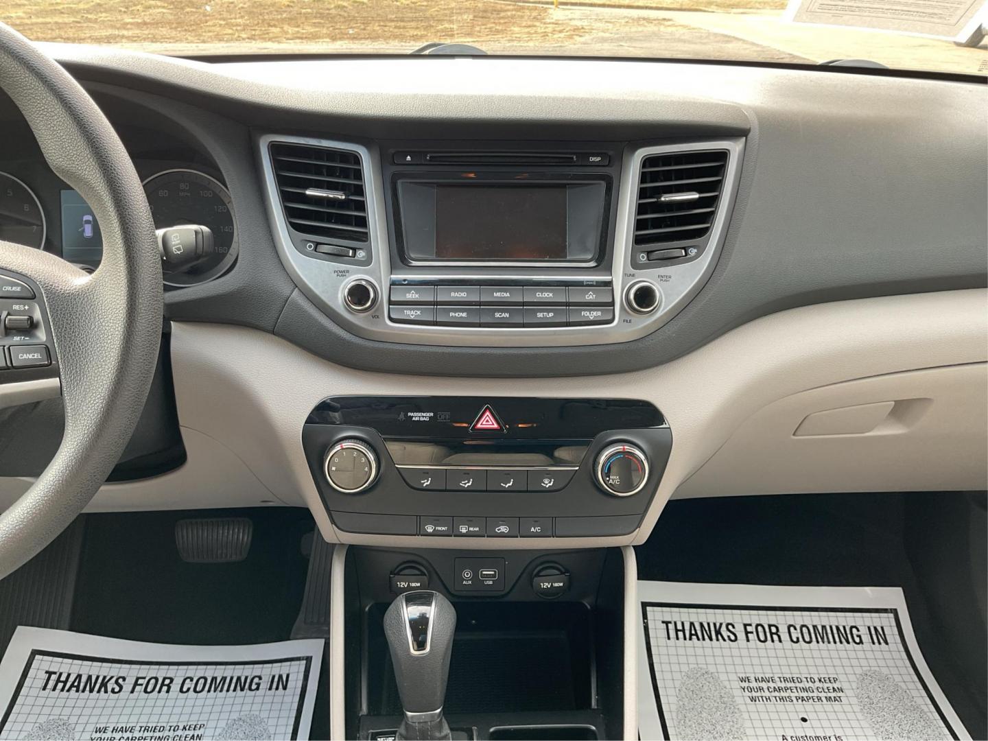 2016 Hyundai Tucson SE (KM8J33A49GU) with an Nu 2L I-4 gasoline direct injection engine, located at 1230 East Main St, Xenia, OH, 45385, (937) 908-9800, 39.688042, -83.910538 - Photo#11