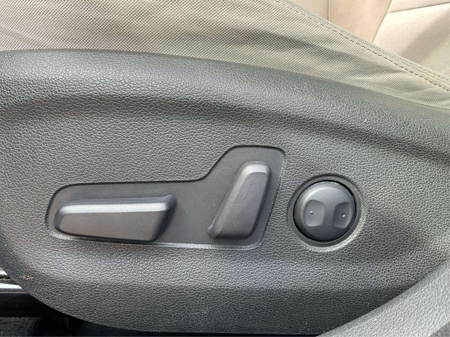 2016 Hyundai Tucson SE (KM8J33A49GU) with an Nu 2L I-4 gasoline direct injection engine, located at 1230 East Main St, Xenia, OH, 45385, (937) 908-9800, 39.688042, -83.910538 - Photo#16