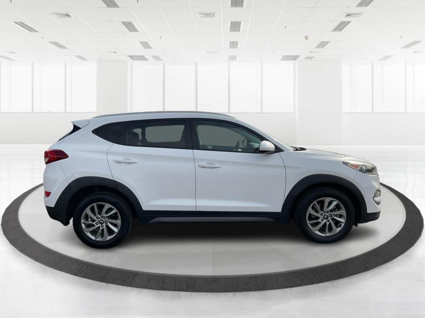 2016 Hyundai Tucson SE (KM8J33A49GU) with an Nu 2L I-4 gasoline direct injection engine, located at 1230 East Main St, Xenia, OH, 45385, (937) 908-9800, 39.688042, -83.910538 - Photo#1
