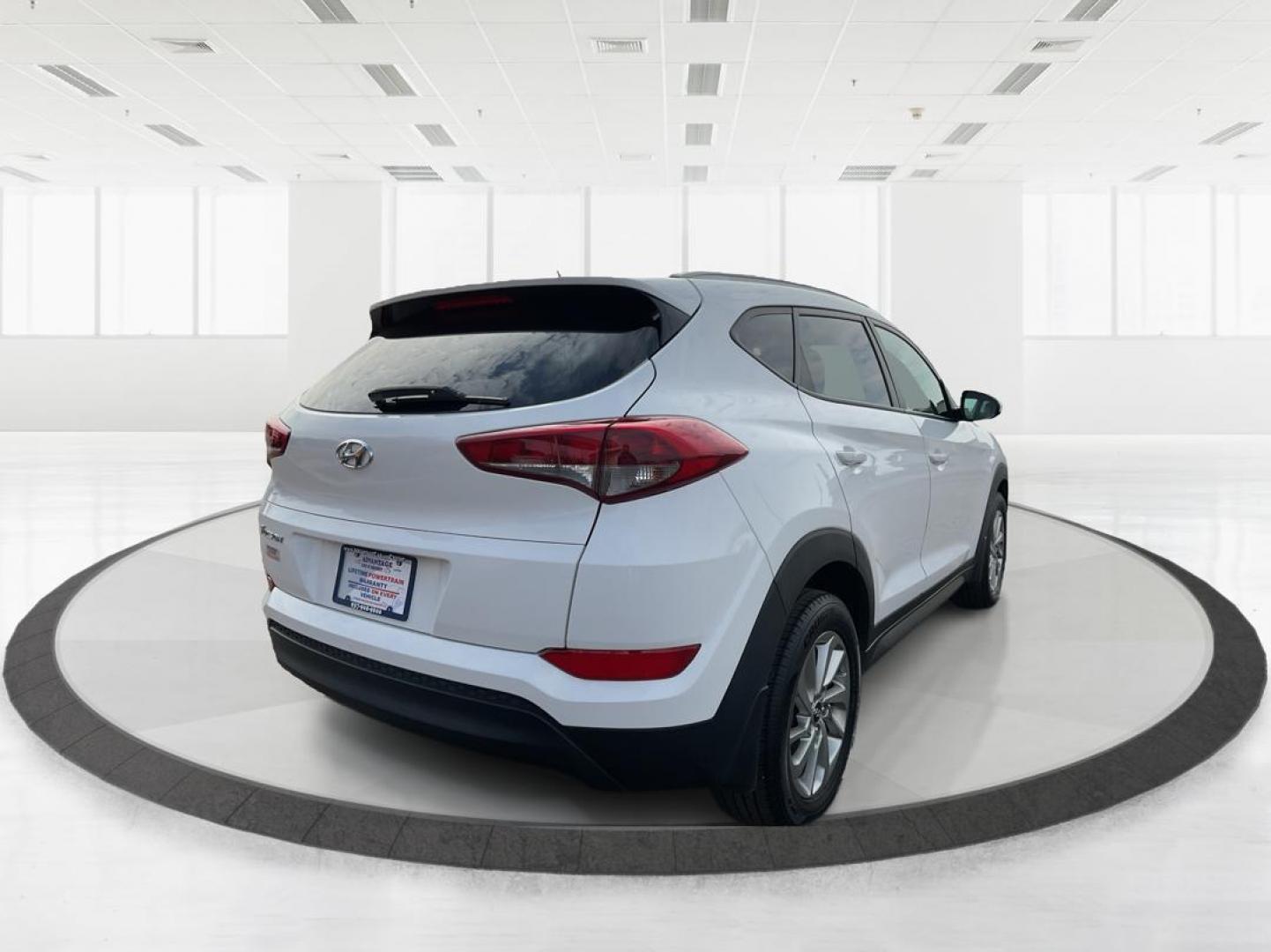 2016 Hyundai Tucson SE (KM8J33A49GU) with an Nu 2L I-4 gasoline direct injection engine, located at 1230 East Main St, Xenia, OH, 45385, (937) 908-9800, 39.688042, -83.910538 - Photo#2