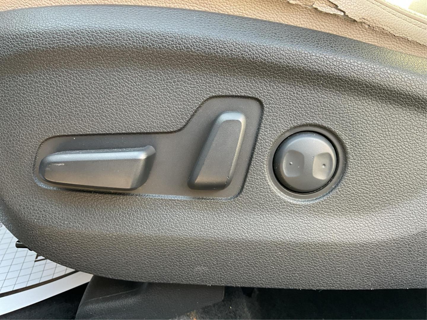 2016 Hyundai Tucson Limited (KM8J3CA20GU) with an 1.6L I-4 gasoline direct injection engine, located at 1099 N County Rd 25A , Troy, OH, 45373, (937) 908-9800, 40.057041, -84.215462 - Photo#17