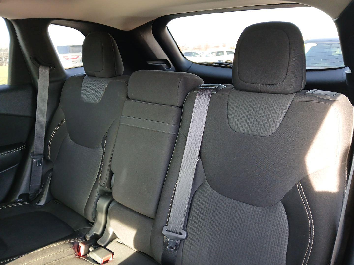 2016 Jeep Cherokee Latitude FWD (1C4PJLCB1GW) with an 2.4L L4 DOHC 16V engine, 9-Speed Automatic transmission, located at 4508 South Dixie Dr, Moraine, OH, 45439, (937) 908-9800, 39.807072, -84.031563 - Photo#9