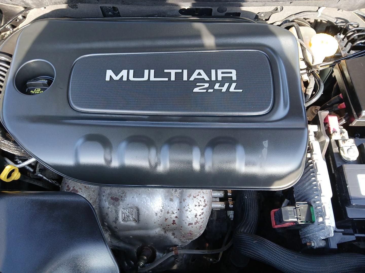 2016 Jeep Cherokee Latitude FWD (1C4PJLCB1GW) with an 2.4L L4 DOHC 16V engine, 9-Speed Automatic transmission, located at 4508 South Dixie Dr, Moraine, OH, 45439, (937) 908-9800, 39.807072, -84.031563 - Photo#10