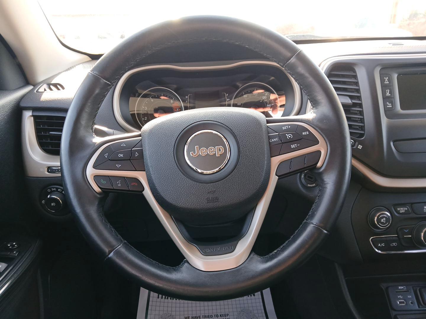 2016 Jeep Cherokee Latitude FWD (1C4PJLCB1GW) with an 2.4L L4 DOHC 16V engine, 9-Speed Automatic transmission, located at 4508 South Dixie Dr, Moraine, OH, 45439, (937) 908-9800, 39.807072, -84.031563 - Photo#15