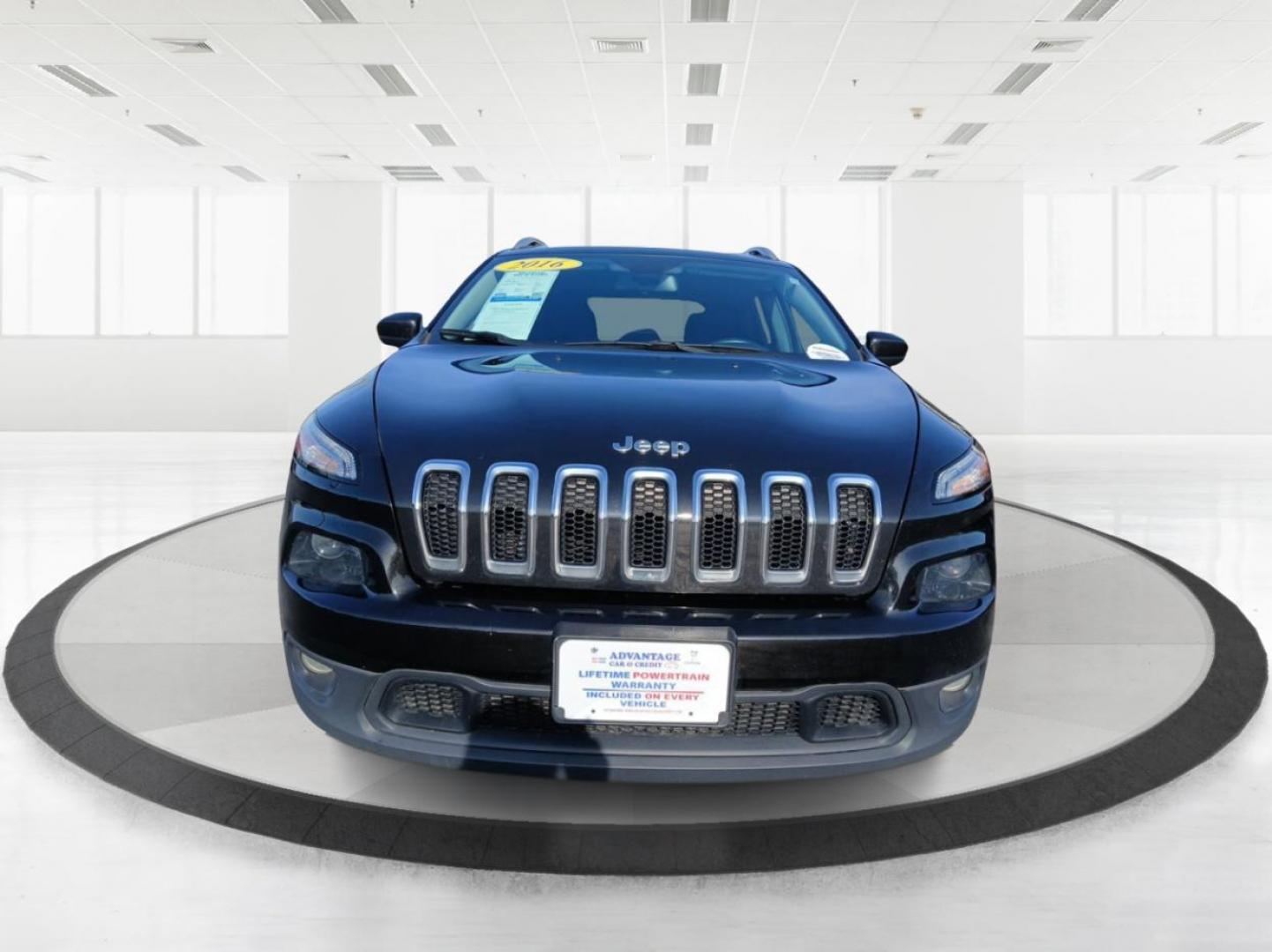 2016 Jeep Cherokee Latitude FWD (1C4PJLCB1GW) with an 2.4L L4 DOHC 16V engine, 9-Speed Automatic transmission, located at 4508 South Dixie Dr, Moraine, OH, 45439, (937) 908-9800, 39.807072, -84.031563 - Photo#6